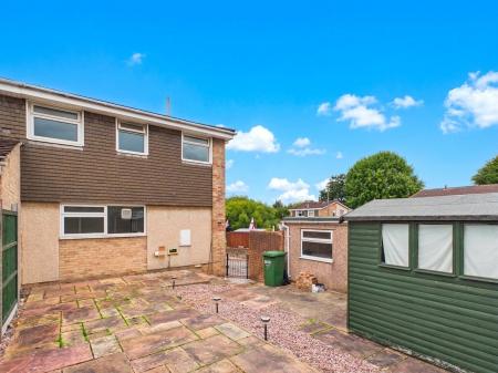 3 bedroom Semi-detached house for sale in Albany Way, North Common