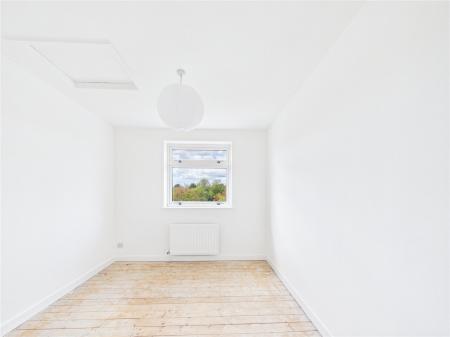 3 bedroom Semi-detached house for sale in Albany Way, North Common