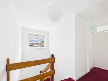 3 bedroom Semi-detached house for sale in Albany Way, North Common