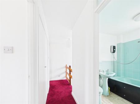 3 bedroom Semi-detached house for sale in Albany Way, North Common