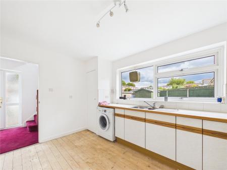 3 bedroom Semi-detached house for sale in Albany Way, North Common