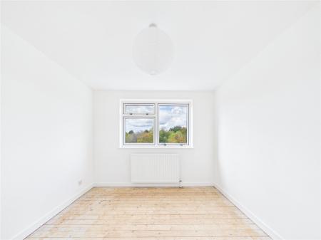 3 bedroom Semi-detached house for sale in Albany Way, North Common