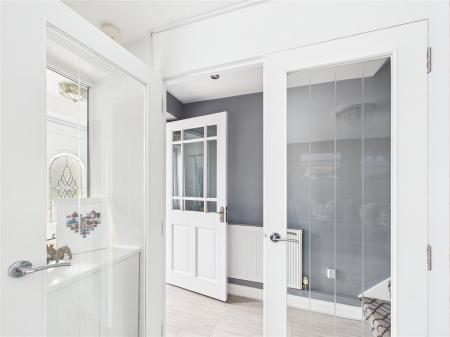 4 bedroom Semi-detached house for sale in Palmdale Close, Longwell Green