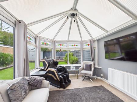 4 bedroom Semi-detached house for sale in Palmdale Close, Longwell Green