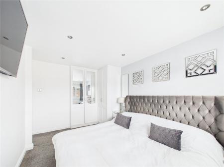 4 bedroom Semi-detached house for sale in Palmdale Close, Longwell Green