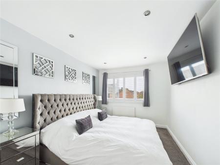 4 bedroom Semi-detached house for sale in Palmdale Close, Longwell Green