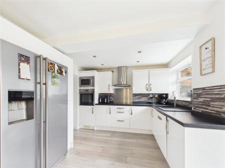 4 bedroom Semi-detached house for sale in Palmdale Close, Longwell Green