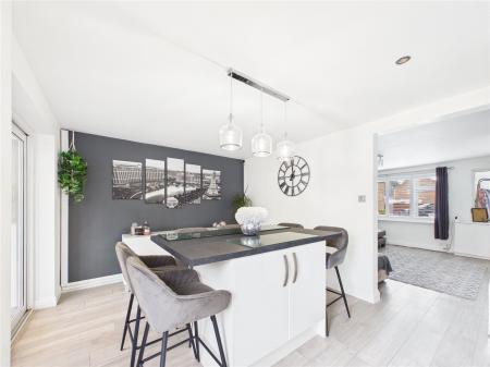 4 bedroom Semi-detached house for sale in Palmdale Close, Longwell Green