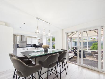 4 bedroom Semi-detached house for sale in Palmdale Close, Longwell Green