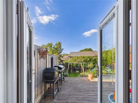 3 bedroom Semi-detached house for sale in Ashbourne Close, North Common