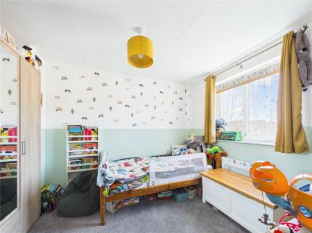 3 bedroom Semi-detached house for sale in Ashbourne Close, North Common