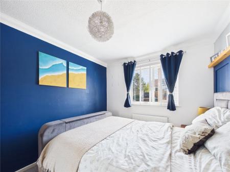 3 bedroom Semi-detached house for sale in Ashbourne Close, North Common