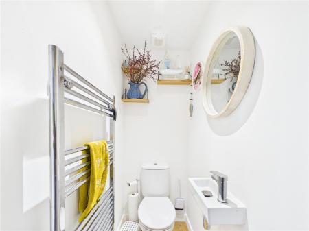 3 bedroom Semi-detached house for sale in Ashbourne Close, North Common