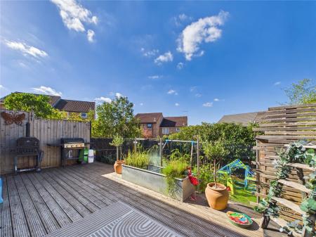3 bedroom Semi-detached house for sale in Ashbourne Close, North Common