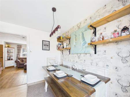 3 bedroom Semi-detached house for sale in Ashbourne Close, North Common
