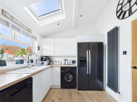3 bedroom Semi-detached house for sale in Ashbourne Close, North Common