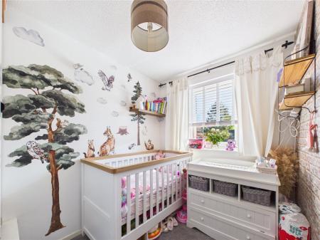 3 bedroom Semi-detached house for sale in Ashbourne Close, North Common