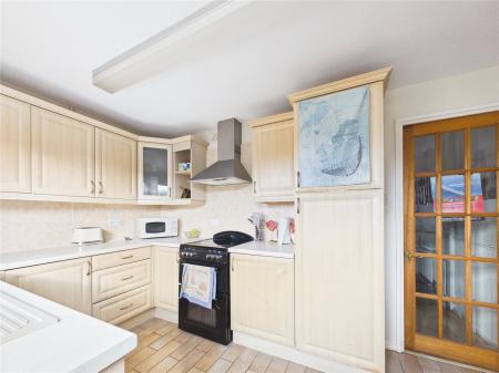 2 bedroom Semi-detached house for sale in Ravenswood, Longwell Green