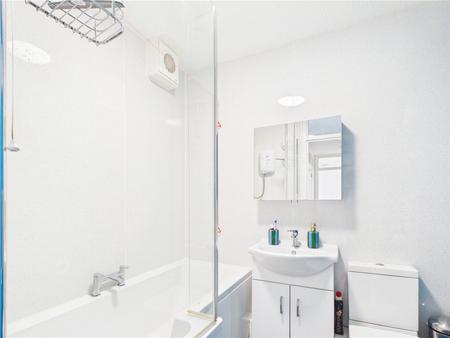 1 bedroom Flat for sale in Cloverdale Drive, Longwell Green