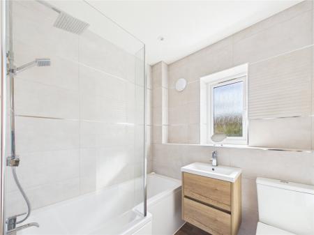 3 bedroom Detached house for sale in Glenwood Drive, Oldland Common