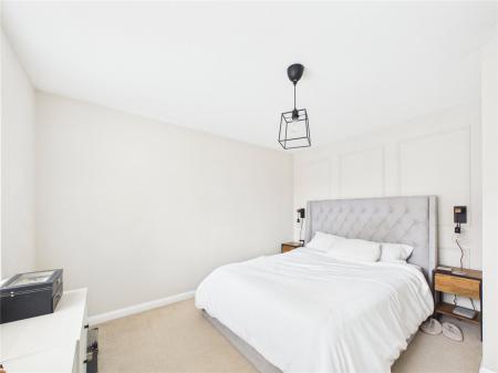 1 bedroom Ground floor flat for sale in Linnet Way, Keynsham