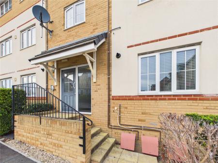 1 bedroom Ground floor flat for sale in Linnet Way, Keynsham