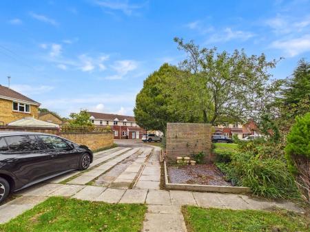 2 bedroom Terraced House for sale in Bickford Close, Barrs Court
