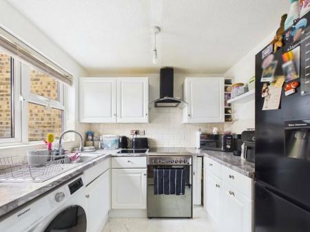 2 bedroom Terraced House for sale in Bickford Close, Barrs Court