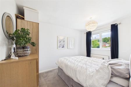 3 bedroom Terraced House to let in Ellington Drive, Basingstoke