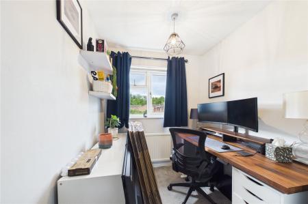 3 bedroom Terraced House to let in Ellington Drive, Basingstoke