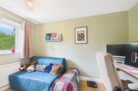 3 bedroom Terraced House to let in Ellington Drive, Basingstoke