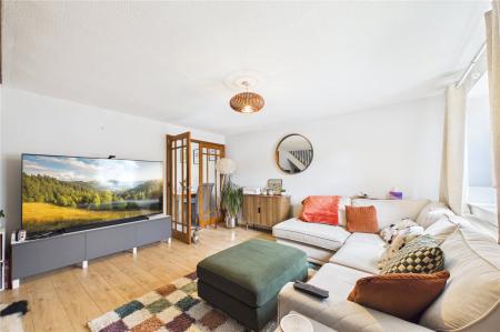 3 bedroom Terraced House to let in Ellington Drive, Basingstoke