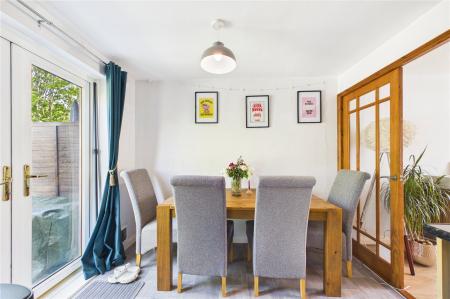 3 bedroom Terraced House to let in Ellington Drive, Basingstoke