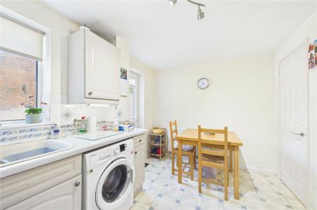 2 bedroom End of terrace house for sale in Calleva Close, Basingstoke