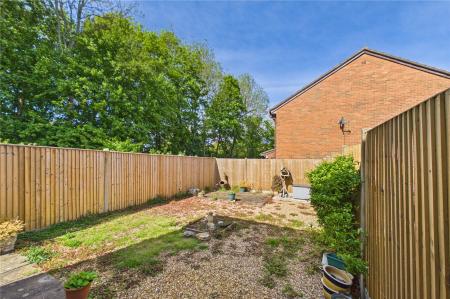 2 bedroom End of terrace house for sale in Calleva Close, Basingstoke