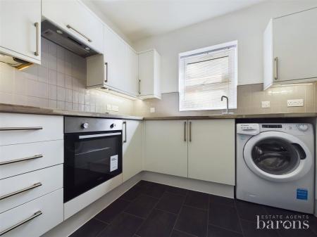 2 bedroom Ground floor flat for sale in Norn Hill, Basingstoke