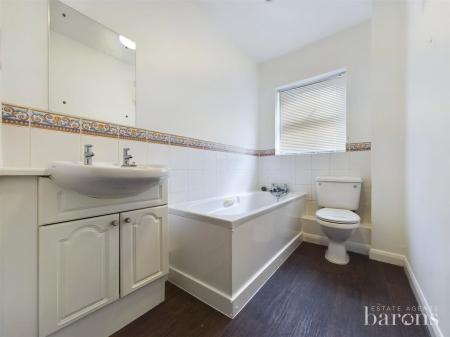 2 bedroom Ground floor flat for sale in Norn Hill, Basingstoke