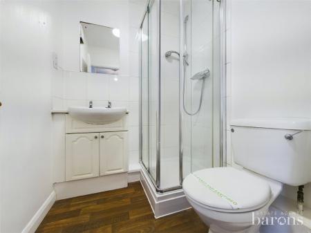 2 bedroom Ground floor flat for sale in Norn Hill, Basingstoke