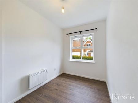 2 bedroom Ground floor flat for sale in Norn Hill, Basingstoke