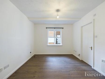 2 bedroom Ground floor flat for sale in Norn Hill, Basingstoke