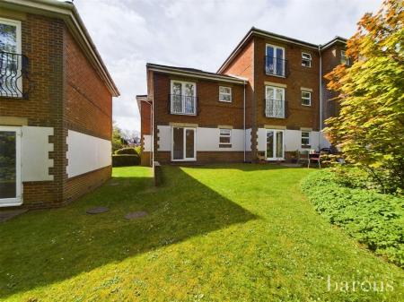 2 bedroom Ground floor flat for sale in Norn Hill, Basingstoke