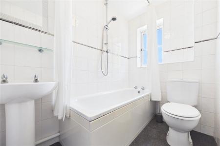 2 bedroom Terraced House for sale in Gander Drive, Basingstoke