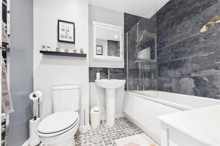 2 bedroom Terraced House for sale in Englefield Way, Basingstoke