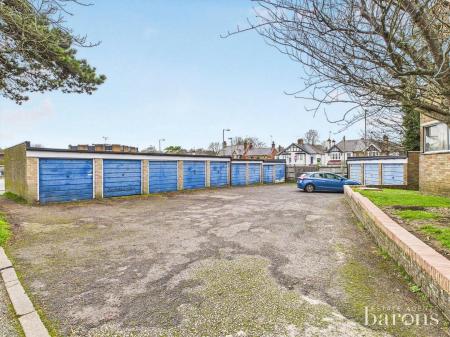 2 bedroom Flat for sale in Frescade Crescent, Basingstoke