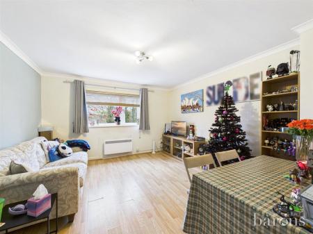 2 bedroom Flat for sale in Frescade Crescent, Basingstoke