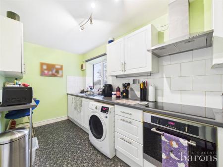 2 bedroom Flat for sale in Frescade Crescent, Basingstoke