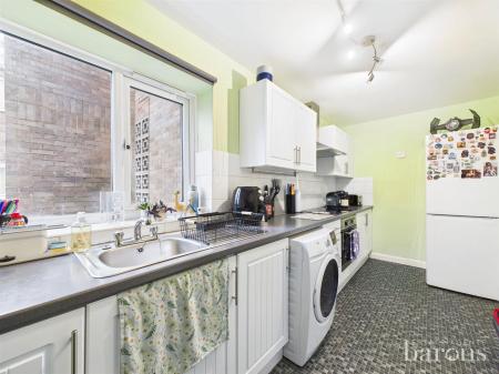 2 bedroom Flat for sale in Frescade Crescent, Basingstoke