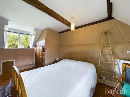 3 bedroom Detached house for sale in Hill Road, Oakley