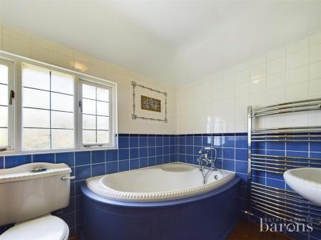 3 bedroom Detached house for sale in Hill Road, Oakley