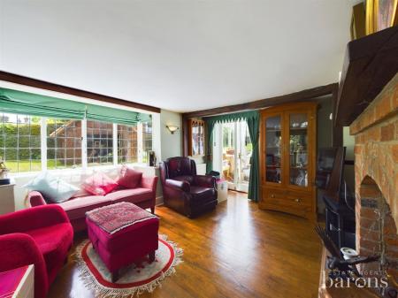 3 bedroom Detached house for sale in Hill Road, Oakley